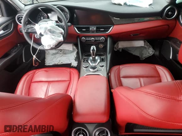 ✅ 2021 Alfa Romeo Giulia Ti • VIN: ZARFANBN3M7644625 • Lot: 43411055. Wystawiony na Copart z przebiegiem Nie podano. Bezpłatny archiwum sprzedaży aukcyjnych z USA i szczegółowy raport historii pojazdu na DreamBid. Zdjęcie 8.