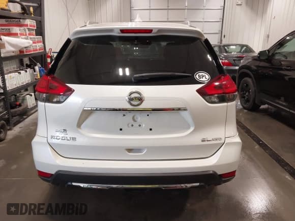 ✅ 2017 Nissan Rogue SL • VIN: JN8AT2MV8HW256848 • Lot: 42271691. Listed on IAAI with 103,597 mi. Free auction sales archive from the USA and detailed vehicle history report at DreamBid. Image 16.