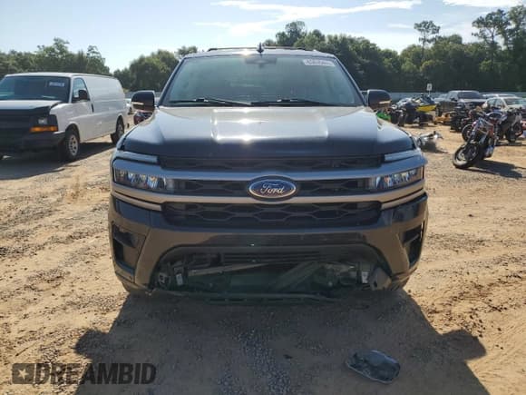 ✅ 2023 Ford Expedition XLT • VIN: 1FMJU1H81PEA07542 • Lot: 63635465. Wystawiony na Copart z przebiegiem 72 379 mil. Bezpłatny archiwum sprzedaży aukcyjnych z USA i szczegółowy raport historii pojazdu na DreamBid. Zdjęcie 5.