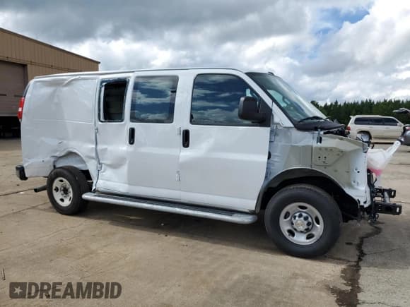 ✅ 2025 Chevrolet Express Cargo • VIN: 1GCWGAFP0S1160635 • Lot: 68687355. Wystawiony na Copart z przebiegiem Nie podano. Bezpłatny archiwum sprzedaży aukcyjnych z USA i szczegółowy raport historii pojazdu na DreamBid. Zdjęcie 4.