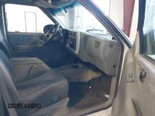 ✅ 1995 Chevrolet Blazer • VIN: 1GNDT13W0S2182537 • Lot: 42647704. Wystawiony na IAAI z przebiegiem 288 515 mil. Bezpłatny archiwum sprzedaży aukcyjnych z USA i szczegółowy raport historii pojazdu na DreamBid. Zdjęcie 5.