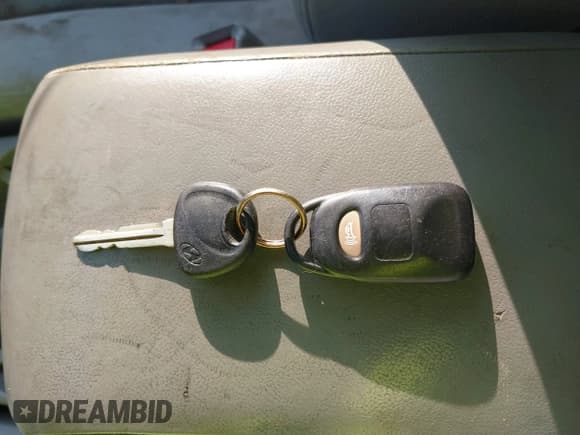 ✅ 2008 Hyundai Santa Fe SE • VIN: 5NMSH13E38H144376 • Lot: 43681669. Listed on IAAI with 251,513 mi. Free auction sales archive from the USA and detailed vehicle history report at DreamBid. Image 11.