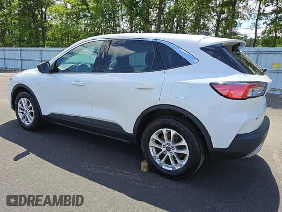 ✅ 2022 Ford Escape SE • VIN: 1FMCU9G62NUA60454 • Lot: 57258055. Listed on Copart with 137,874 mi. Free auction sales archive from the USA and detailed vehicle history report at DreamBid. Image 2.