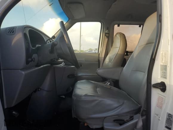 ✅ 1997 Ford Econoline Wagon XL • VIN: 1FBJS31L4VHA70557 • Lot: 85202514. Wystawiony na Copart z przebiegiem 151 362 mil. Bezpłatny archiwum sprzedaży aukcyjnych z USA i szczegółowy raport historii pojazdu na DreamBid. Zdjęcie 7.