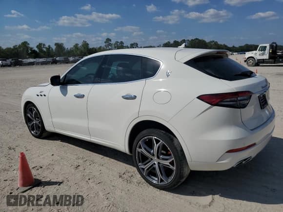 ✅ 2023 Maserati Levante GT • VIN: ZN661XUA3PX411556 • Lot: 74441724. Wystawiony na Copart z przebiegiem 32 418 mil. Bezpłatny archiwum sprzedaży aukcyjnych z USA i szczegółowy raport historii pojazdu na DreamBid. Zdjęcie 2.