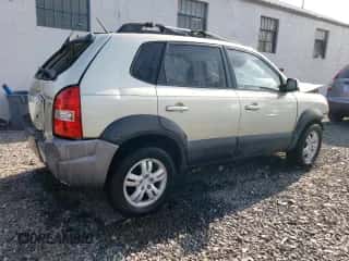 2007 Hyundai Tucson SE z VIN KM8JN72D27U640529, wystawiony jako Copart lot #72318784 z przebiegiem Nie podano mil oraz Szkoda całkowita • Salvage title. Historia ofert i sprzedaży dostępna na DreamBid. Obrazek 3.