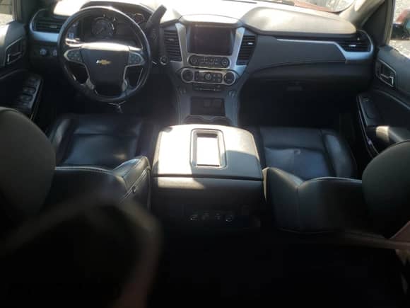 2019 Chevrolet Tahoe LT z VIN 1GNSKBKC8KR295232, wystawiony jako Copart lot #85880395 z przebiegiem 86 415 mil mil oraz Szkoda całkowita • Salvage title. Historia ofert i sprzedaży dostępna na DreamBid. Obrazek 8.