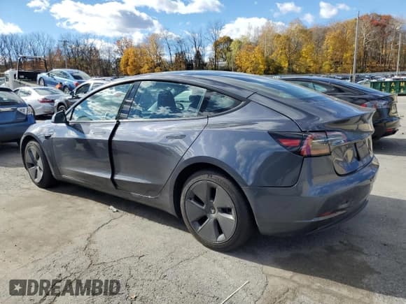 ✅ 2023 Tesla Model 3 • VIN: 5YJ3E1EA3PF692479 • Lot: 91276685. Wystawiony na Copart z przebiegiem 13 938 mil. Bezpłatny archiwum sprzedaży aukcyjnych z USA i szczegółowy raport historii pojazdu na DreamBid. Zdjęcie 2.