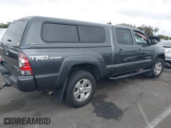 ✅ 2015 Toyota Tacoma PreRunner • VIN: 3TMKU4HN8FM043849 • Lot: 42790883. Wystawiony na IAAI z przebiegiem 123 228 mil. Bezpłatny archiwum sprzedaży aukcyjnych z USA i szczegółowy raport historii pojazdu na DreamBid. Zdjęcie 4.