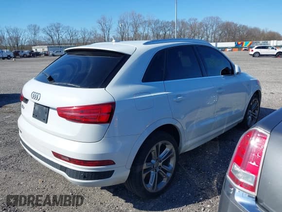 ✅ 2018 Audi Q3 Premium Plus • VIN: WA1HCCFS7JR025201 • Лот: 41821438. Опубликован ранее на IAAI с пробегом 121 293 миль. Бесплатный доступ к архиву аукционных продаж из США и подробный отчёт об истории автомобиля на DreamBid. Изображение 4.