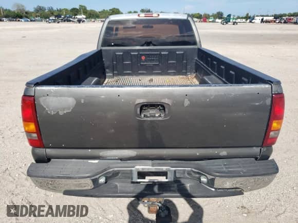 2002 Chevrolet Silverado 1500 with VIN 1GCEC19T52E273182, listed as a Copart auction lot 67066404 with 317,757 mi miles and Non repairable. Bid and sale history available at DreamBid. Image 6.