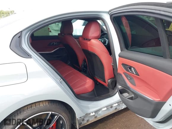 ✅ 2024 BMW 3 Series M340i xDrive • VIN: 3MW49FF07R8E15852 • Lot: 43756469. Wystawiony na IAAI z przebiegiem 28 239 mil. Bezpłatny archiwum sprzedaży aukcyjnych z USA i szczegółowy raport historii pojazdu na DreamBid. Zdjęcie 8.