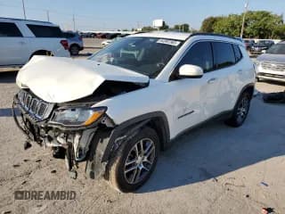 ✅ 2018 Jeep Compass Latitude • VIN: 3C4NJCBB6JT487454 • Lot: 84992365. Wystawiony na Copart z przebiegiem Nie podano. Bezpłatny archiwum sprzedaży aukcyjnych z USA i szczegółowy raport historii pojazdu na DreamBid. Zdjęcie 1.