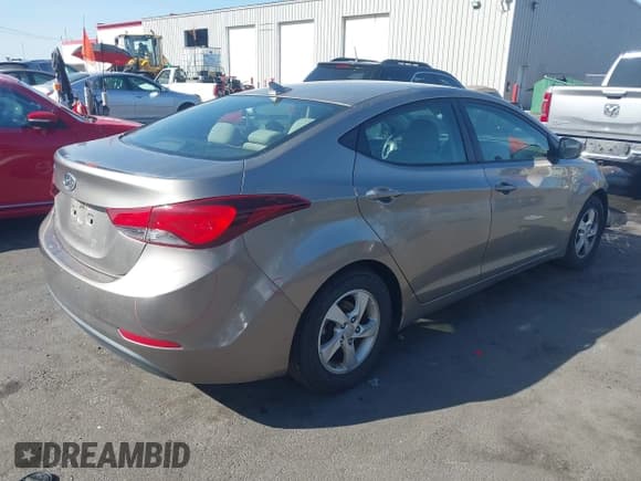 ✅ 2014 Hyundai Elantra SE • VIN: 5NPDH4AE0EH514002 • Lot: 43194245. Listed on IAAI with 125,888 mi. Free auction sales archive from the USA and detailed vehicle history report at DreamBid. Image 4.