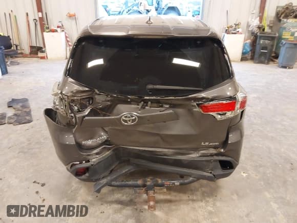 ✅ 2015 Toyota Highlander LE Plus • VIN: 5TDBKRFH6FS198836 • Lot: 43542390. Wystawiony na IAAI z przebiegiem 219 400 mil. Bezpłatny archiwum sprzedaży aukcyjnych z USA i szczegółowy raport historii pojazdu na DreamBid. Zdjęcie 16.