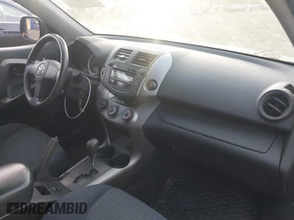 ✅ 2007 Toyota RAV4 Sport • VIN: JTMBD32V075093459 • Lot: 43691023. Wystawiony na IAAI z przebiegiem 190 256 mil. Bezpłatny archiwum sprzedaży aukcyjnych z USA i szczegółowy raport historii pojazdu na DreamBid. Zdjęcie 5.