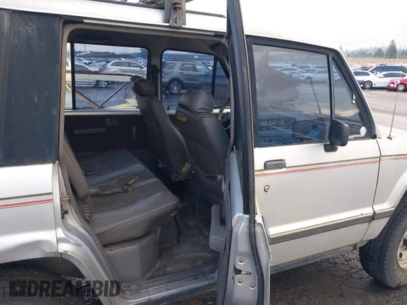 ✅ 1989 Isuzu Trooper • VIN: JACCH58R2K8925551 • Lot: 41302440. Listed on IAAI with 225,913 mi. Free auction sales archive from the USA and detailed vehicle history report at DreamBid. Image 8.
