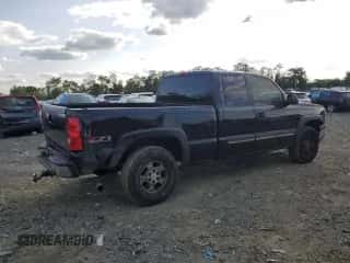 2004 Chevrolet Silverado 1500 Z71 z VIN 1GCEK19T04E386592, wystawiony jako Copart lot #68669734 z przebiegiem 188 404 mil mil oraz Szkoda całkowita • Salvage title. Historia ofert i sprzedaży dostępna na DreamBid. Obrazek 3.