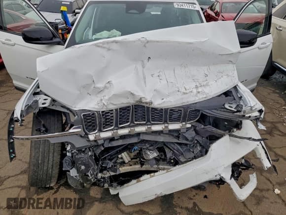 ✅ 2023 Jeep Grand Cherokee Laredo • VIN: 1C4RJHAG1P8701009 • Lot: 93411715. Wystawiony na Copart z przebiegiem 21 447 mil. Bezpłatny archiwum sprzedaży aukcyjnych z USA i szczegółowy raport historii pojazdu na DreamBid. Zdjęcie 12.