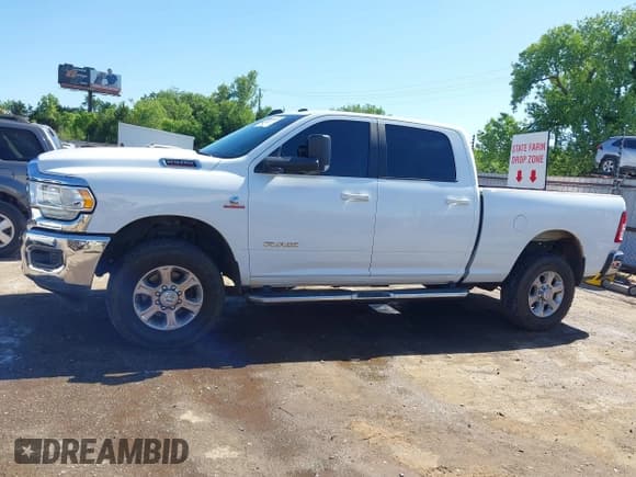 ✅ 2021 Ram 2500 Big Horn • VIN: 3C6UR5DL6MG512539 • Lot: 42295529. Wystawiony na IAAI z przebiegiem 113 684 mil. Bezpłatny archiwum sprzedaży aukcyjnych z USA i szczegółowy raport historii pojazdu na DreamBid. Zdjęcie 14.