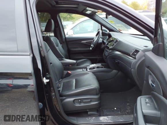 ✅ 2021 Honda Passport EX-L • VIN: 5FNYF8H53MB016748 • Lot: 43451612. Listed on IAAI with 84,196 mi. Free auction sales archive from the USA and detailed vehicle history report at DreamBid. Image 5.