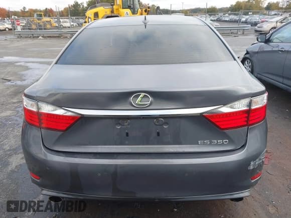 ✅ 2015 Lexus ES 330 • VIN: JTHBK1GG7F2184067 • Lot: 43556231. Listed on IAAI with 216,742 mi. Free auction sales archive from the USA and detailed vehicle history report at DreamBid. Image 16.