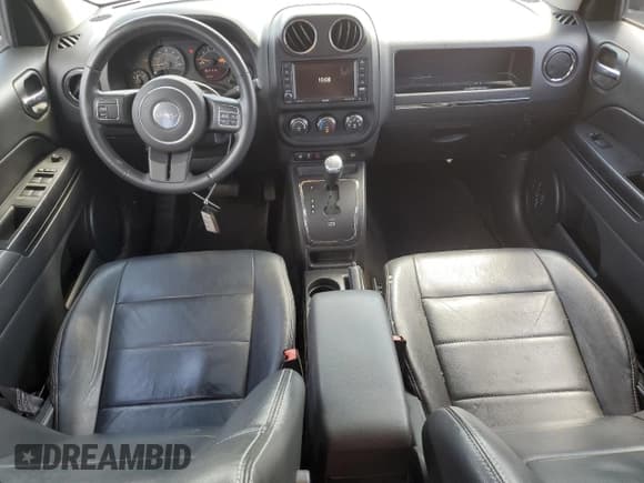 ✅ 2015 Jeep Patriot Latitude • VIN: 1C4NJPFA5FD430362 • Lot: 68039365. Wystawiony na Copart z przebiegiem 111 113 mil. Bezpłatny archiwum sprzedaży aukcyjnych z USA i szczegółowy raport historii pojazdu na DreamBid. Zdjęcie 8.