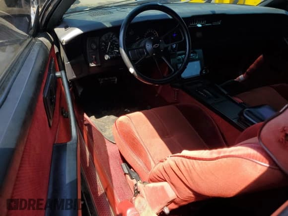 ✅ 1982 Chevrolet Camaro • VIN: 1G1AP87H2CL107878 • Lot: 52144225. Wystawiony na Copart z przebiegiem 427 186 mil. Bezpłatny archiwum sprzedaży aukcyjnych z USA i szczegółowy raport historii pojazdu na DreamBid. Zdjęcie 8.