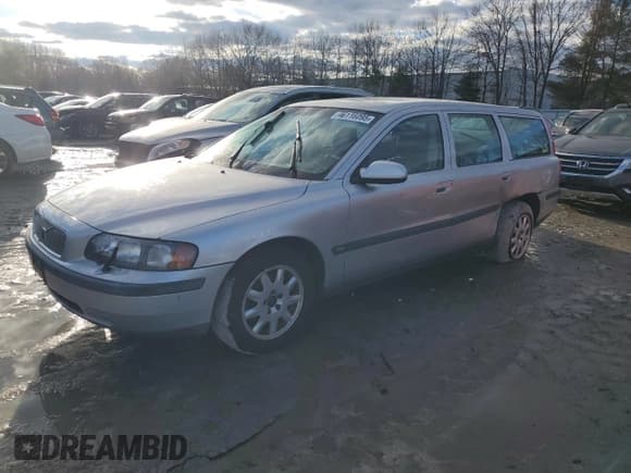 ✅ 2001 Volvo V70 • VIN: YV1SW61N012071087 • Lot: 46116095. Listed on Copart with 97,733 mi. Free auction sales archive from the USA and detailed vehicle history report at DreamBid. Image 1.