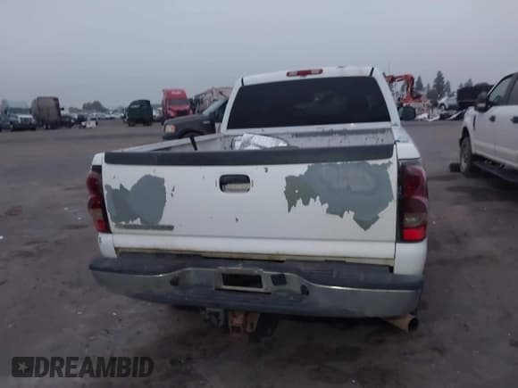 ✅ 2006 Chevrolet Silverado 2500HD LT1 • VIN: 1GCHK23286F114288 • Лот: 43728466. Опубликован ранее на IAAI с пробегом 317 055 миль. Бесплатный доступ к архиву аукционных продаж из США и подробный отчёт об истории автомобиля на DreamBid. Изображение 17.