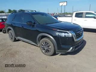 2022 Nissan Pathfinder SV z VIN 5N1DR3BC5NC247712, wystawiony jako IAAI lot #42747668 z przebiegiem 99 089 mil mil oraz . Historia ofert i sprzedaży dostępna na DreamBid. Obrazek 1.