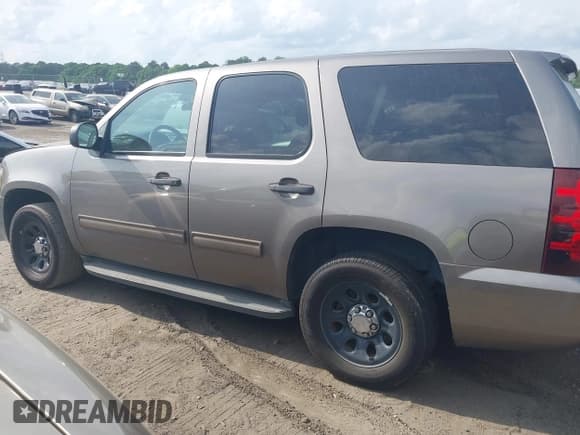 ✅ 2012 Chevrolet Tahoe Commercial • VIN: 1GNLC2E07CR187432 • Lot: 42126539. Wystawiony na IAAI z przebiegiem 169 607 mil. Bezpłatny archiwum sprzedaży aukcyjnych z USA i szczegółowy raport historii pojazdu na DreamBid. Zdjęcie 14.