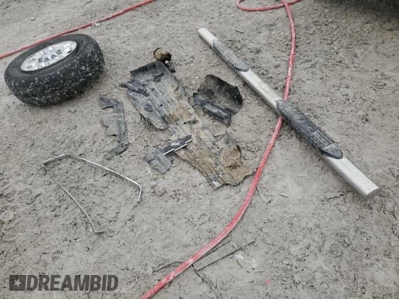 ✅ 2012 Chevrolet Silverado 2500HD LT • VIN: 1GC1KXC84CF208926 • Lot: 47636585. Wystawiony na Copart z przebiegiem 270 038 mil. Bezpłatny archiwum sprzedaży aukcyjnych z USA i szczegółowy raport historii pojazdu na DreamBid. Zdjęcie 12.