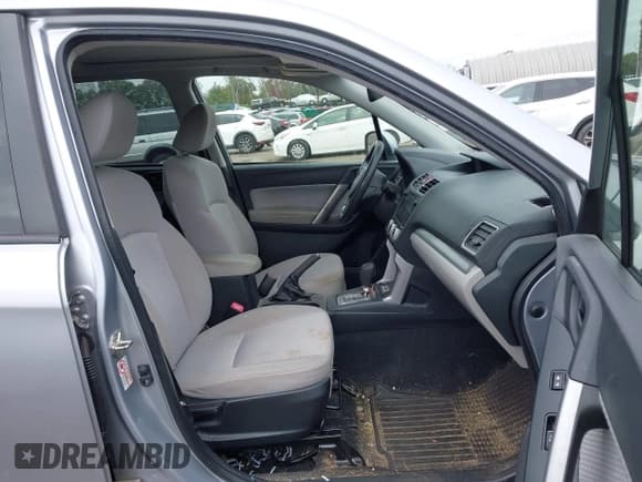 ✅ 2017 Subaru Forester Premium • VIN: JF2SJAGC8HH462929 • Lot: 43258982. Wystawiony na IAAI z przebiegiem 63 027 mil. Bezpłatny archiwum sprzedaży aukcyjnych z USA i szczegółowy raport historii pojazdu na DreamBid. Zdjęcie 5.