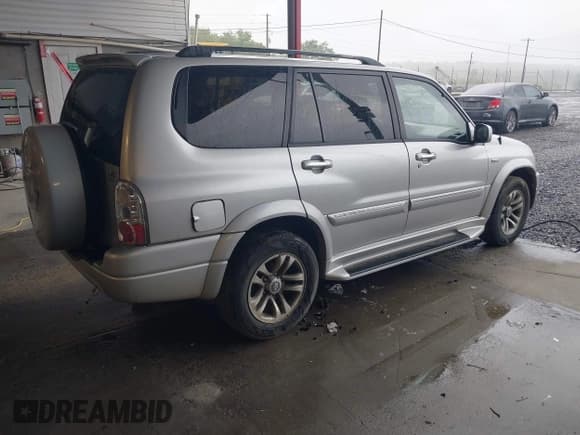 ✅ 2005 Suzuki XL7 LX • VIN: JS3TX92V454102358 • Lot: 42244968. Listed on IAAI with 174,640 mi. Free auction sales archive from the USA and detailed vehicle history report at DreamBid. Image 4.