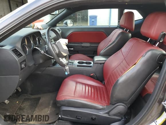 ✅ 2013 Dodge Challenger R/T Plus • VIN: 2C3CDYBT4DH541789 • Lot: 86226475. Wystawiony na Copart z przebiegiem 124 281 mil. Bezpłatny archiwum sprzedaży aukcyjnych z USA i szczegółowy raport historii pojazdu na DreamBid. Zdjęcie 7.