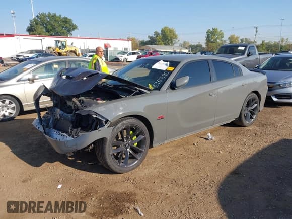 ✅ 2019 Dodge Charger Scat Pack • VIN: 2C3CDXGJ4KH510590 • Lot: 43237193. Wystawiony na IAAI z przebiegiem 41 805 mil. Bezpłatny archiwum sprzedaży aukcyjnych z USA i szczegółowy raport historii pojazdu na DreamBid. Zdjęcie 17.