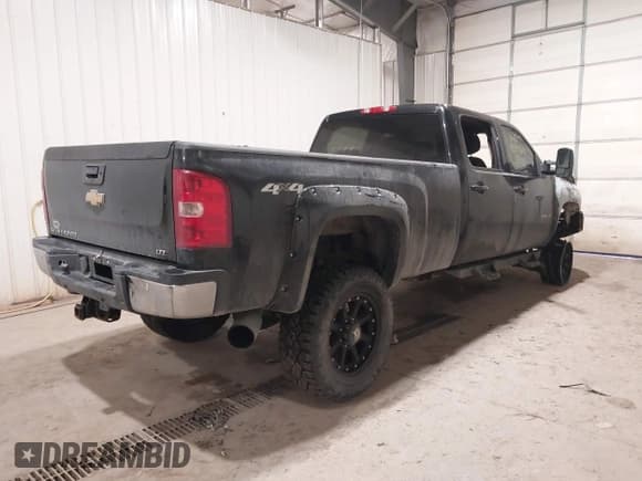 ✅ 2011 Chevrolet Silverado 2500HD LTZ • VIN: 1GC1KYC85BF157375 • Лот: 41343324. Опубликован ранее на IAAI с пробегом Не указан. Бесплатный доступ к архиву аукционных продаж из США и подробный отчёт об истории автомобиля на DreamBid. Изображение 4.