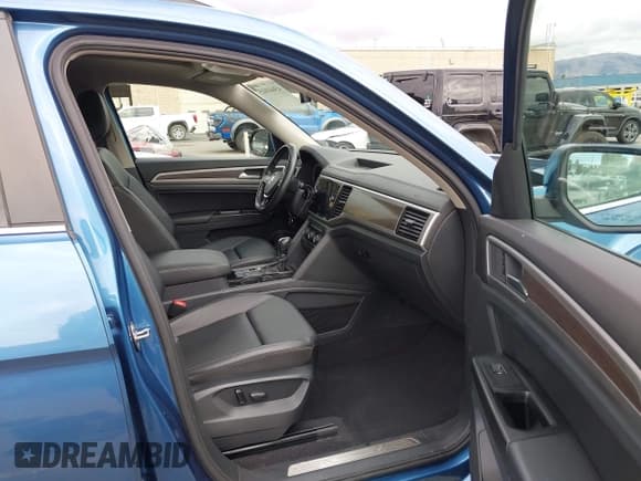 ✅ 2019 Volkswagen Atlas SEL • VIN: 1V2ER2CA9KC603024 • Lot: 43441615. Wystawiony na IAAI z przebiegiem 89 555 mil. Bezpłatny archiwum sprzedaży aukcyjnych z USA i szczegółowy raport historii pojazdu na DreamBid. Zdjęcie 5.