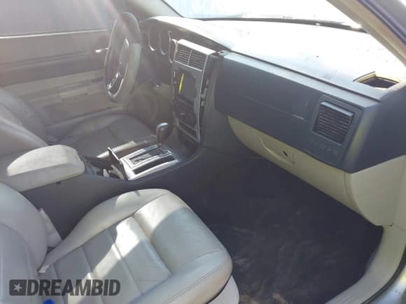 ✅ 2007 Dodge Magnum R/T • VIN: 2D4GZ57237H657635 • Lot: 43156135. Wystawiony na IAAI z przebiegiem 239 267 mil. Bezpłatny archiwum sprzedaży aukcyjnych z USA i szczegółowy raport historii pojazdu na DreamBid. Zdjęcie 5.