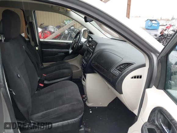 ✅ 2013 Dodge Grand Caravan SE • VIN: 2C4RDGBG9DR660371 • Lot: 43552841. Wystawiony na IAAI z przebiegiem 152 798 mil. Bezpłatny archiwum sprzedaży aukcyjnych z USA i szczegółowy raport historii pojazdu na DreamBid. Zdjęcie 5.