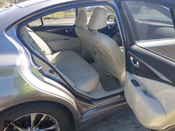 ✅ 2015 Infiniti Q50 Premium • VIN: JN1BV7AR3FM415818 • Lot: 43250031. Listed on IAAI with 94,318 mi. Free auction sales archive from the USA and detailed vehicle history report at DreamBid. Image 8.