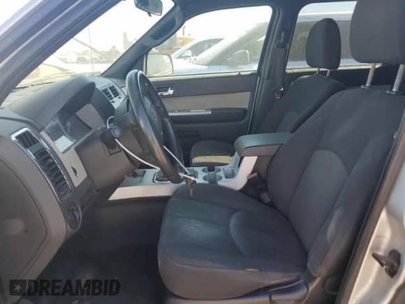 2011 Mercury Mariner z VIN 4M2CN8B77BKJ05126, wystawiony jako Copart lot #48365395 z przebiegiem 179 768 mil mil oraz Szkoda całkowita • Salvage title. Historia ofert i sprzedaży dostępna na DreamBid. Obrazek 7.