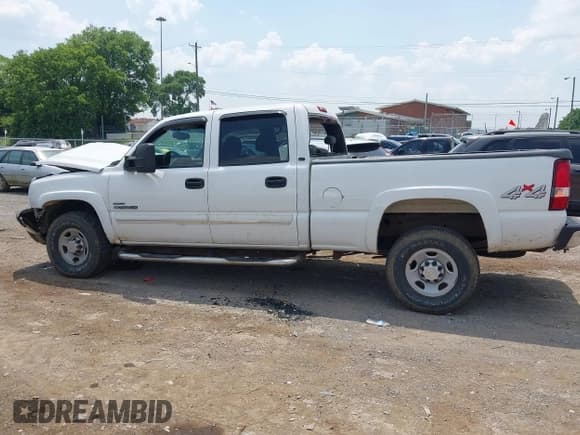 ✅ 2006 Chevrolet Silverado 2500HD LT3 • VIN: 1GCHK23D86F179644 • Лот: 42412017. Опубликован ранее на IAAI с пробегом 431 521 миль. Бесплатный доступ к архиву аукционных продаж из США и подробный отчёт об истории автомобиля на DreamBid. Изображение 14.