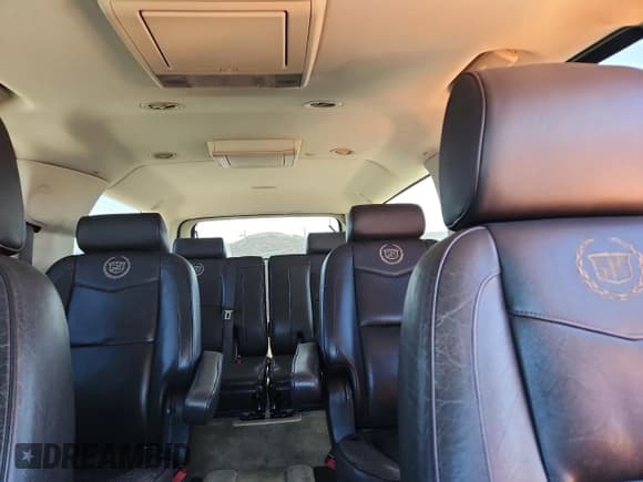 ✅ 2008 Cadillac Escalade • VIN: 1GYFK46868R272370 • Lot: 90130145. Listed on Copart with 176,443 mi. Free auction sales archive from the USA and detailed vehicle history report at DreamBid. Image 10.