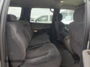 ✅ 2002 Chevrolet Suburban LS • VIN: 3GNGK26U72G266300 • Лот: 87486704. Опубликован ранее на Copart с пробегом 278 371 миль. Бесплатный доступ к архиву аукционных продаж из США и подробный отчёт об истории автомобиля на DreamBid. Изображение 11.