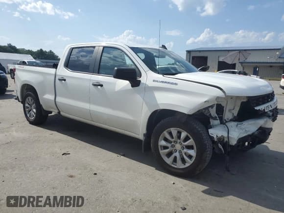 ✅ 2022 Chevrolet Silverado 1500 Custom • VIN: 3GCPYBEK0NG162615 • Lot: 61962565. Wystawiony na Copart z przebiegiem 102 319 mil. Bezpłatny archiwum sprzedaży aukcyjnych z USA i szczegółowy raport historii pojazdu na DreamBid. Zdjęcie 4.