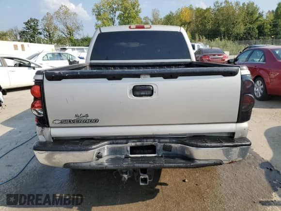 ✅ 2006 Chevrolet Silverado 1500 LT1 • VIN: 2GCEK13T961130173 • Lot: 69500414. Wystawiony na Copart z przebiegiem 195 532 mil mil. Skorzystaj z bezpłatnego archiwum sprzedaży aukcyjnych z USA i zobacz szczegółowy raport historii pojazdu na DreamBid. Zdjęcie 6.