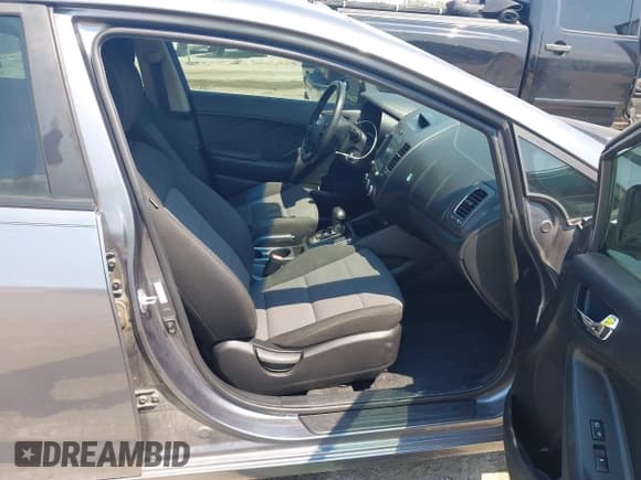 ✅ 2018 Kia Forte LX • VIN: 3KPFL4A73JE178336 • Лот: 43082510. Опубликован ранее на IAAI с пробегом 102 359 миль. Бесплатный доступ к архиву аукционных продаж из США и подробный отчёт об истории автомобиля на DreamBid. Изображение 5.