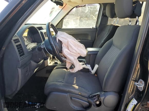 ✅ 2011 Jeep Liberty Renegade • VIN: 1J4PN3GK8BW512785 • Lot: 87448555. Listed on Copart with 126,910 mi. Free auction sales archive from the USA and detailed vehicle history report at DreamBid. Image 7.